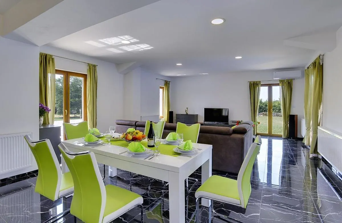Villa Frankovici 0*, Pazin